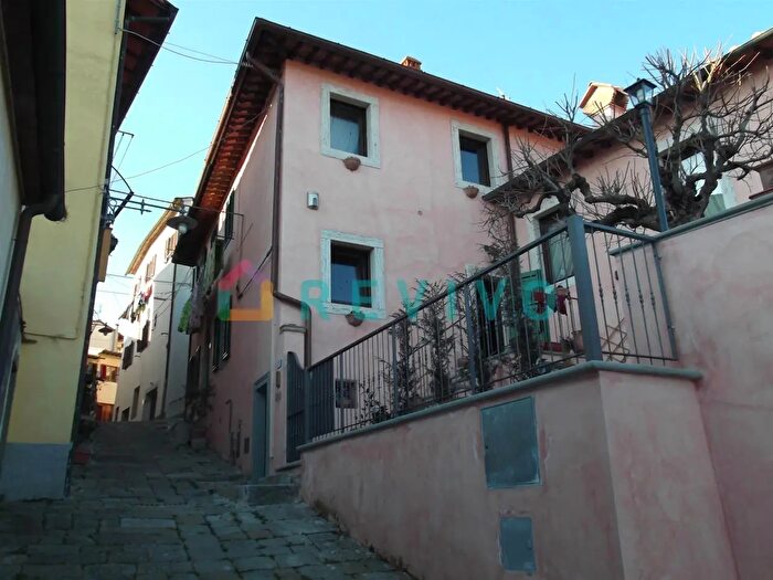 Casa con 6 locali in vendita in Capraia E Limite