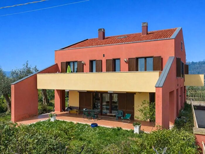 Casa con 15 locali in vendita in Via Serra di Sotto, Montefiore Conca
