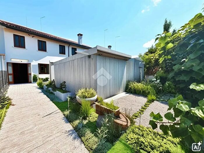 Casa quadrilocale in vendita in Strada San Bartolomeo, Treviso