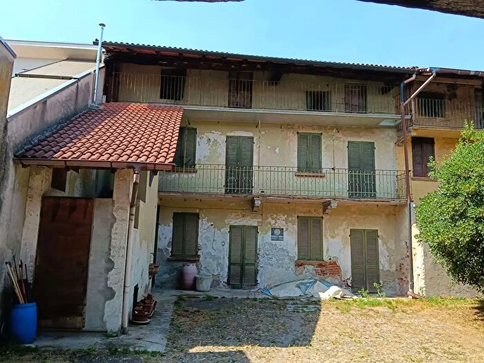 Casa con 6 locali in vendita in Via Libertà, Bellinzago Novarese
