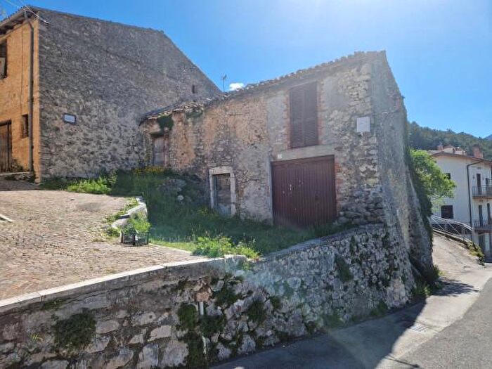 Casa in vendita in Via San Giovanni, Pereto