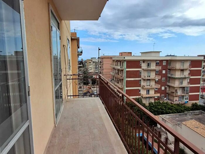 Appartamento con 5 locali in vendita in Via Salvatore Monteforte, Siracusa