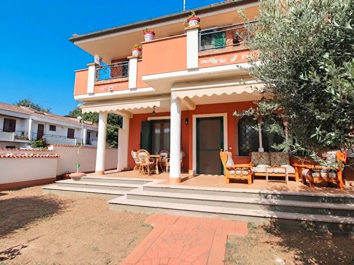 Casa quadrilocale in vendita in Via Ugo Foscolo, Anzio
