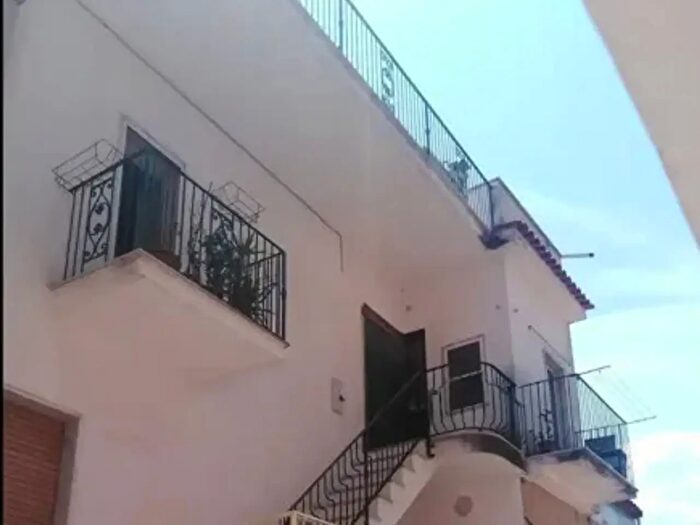 Appartamento trilocale in vendita in Via Ventrella, Ischitella