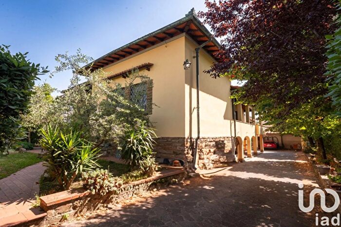 Casa con 15 locali in vendita in Via Bruno Buozzi, Campi Bisenzio