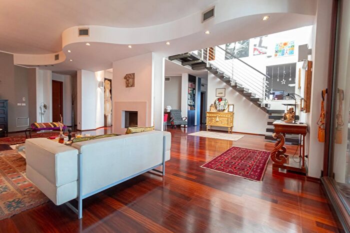 Appartamento con 6 locali in vendita in Via Carlo Forlanini, Siracusa