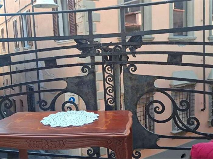 Appartamento con 6 locali in affitto in Via del teatro, Pietrasanta