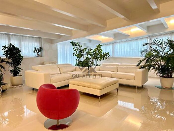 Appartamento con 6 locali in vendita in Via Trani SNC, Andria