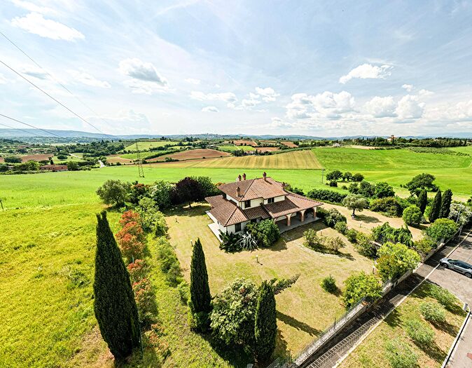 Casa con 19 locali in vendita in Novellare, Foiano Della Chiana