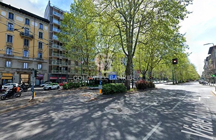 Appartamento trilocale in vendita in Viale Abruzzi, Milano