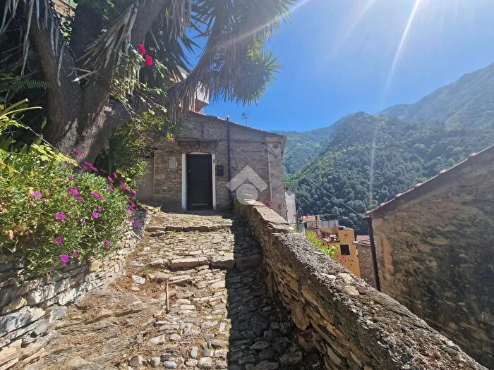 Appartamento con 6 locali in vendita in Via San Nicolo, Badalucco