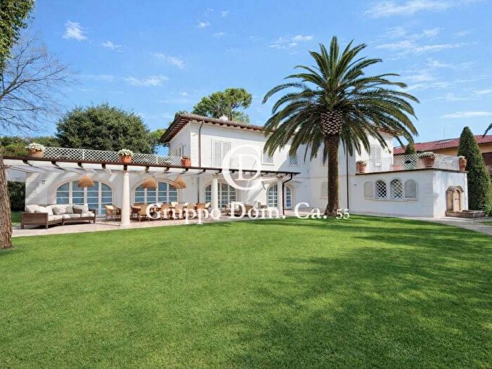Casa con 6 locali in affitto in Via Corsica, Roma Imperiale, Forte dei Marmi