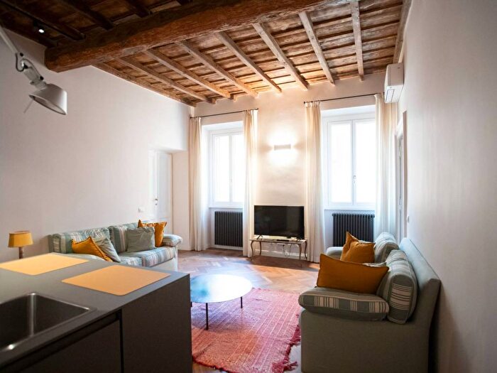 Appartamento trilocale in affitto in Vicolo del Bollo, Campo de Fiori, Roma