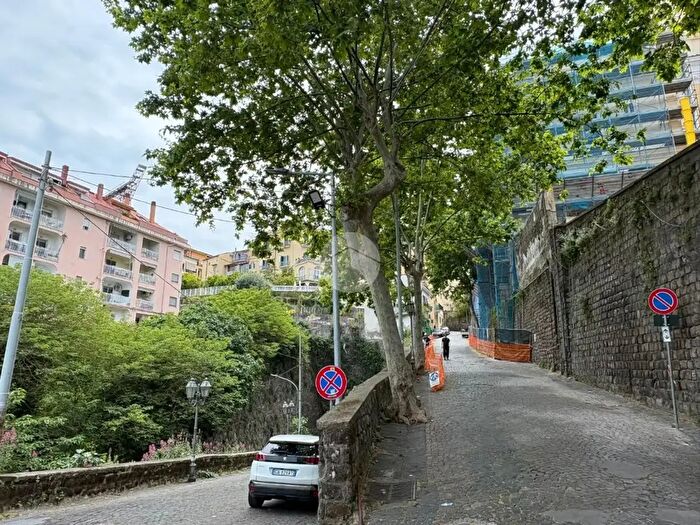 Appartamento trilocale in vendita in Vico Spagnuolo a Quisisana, Castellammare Di Stabia