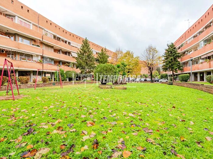 Appartamento quadrilocale in vendita in Via Roberto Lordi, Roma