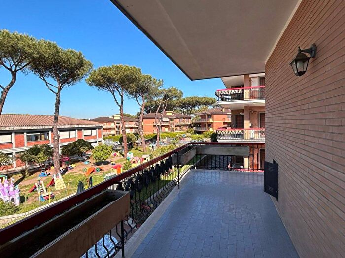 Appartamento quadrilocale in affitto in Quarto Miglio, Roma