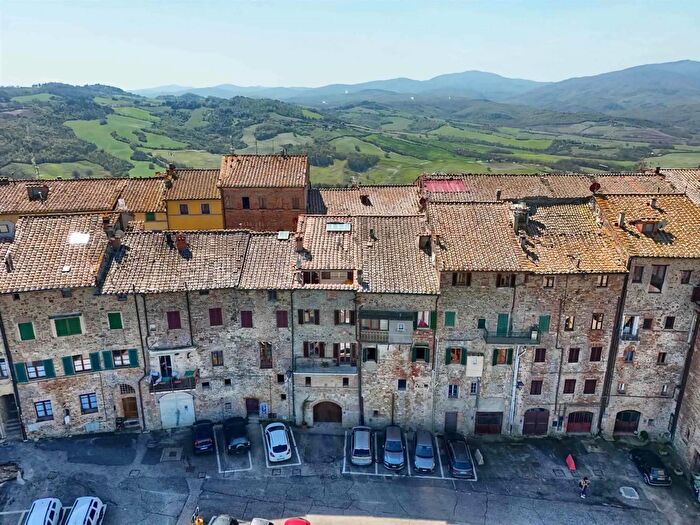 Appartamento quadrilocale in vendita in Via Gazzei, Radicondoli