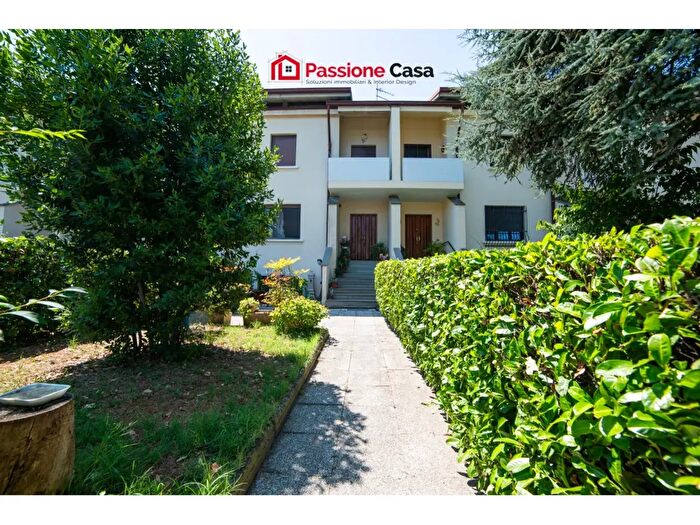 Casa con 6 locali in vendita in Parma