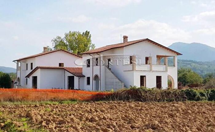 Casa con 6 locali in vendita in Umbertide