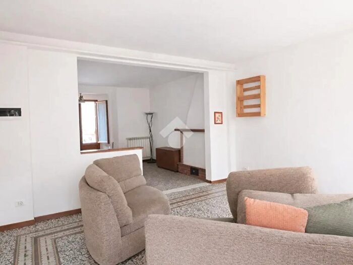 Appartamento con 5 locali in vendita in Via della Posta, Vicopisano