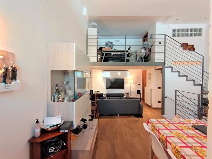 Appartamento bilocale in affitto in Via Paolo Santagostino, Niguarda, Milano