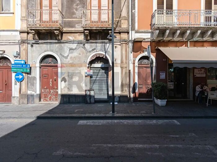 Casa con 6 locali in vendita in Via Umberto I, Fiumefreddo Di Sicilia