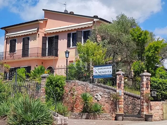 Casa con 6 locali in vendita in Bardolino