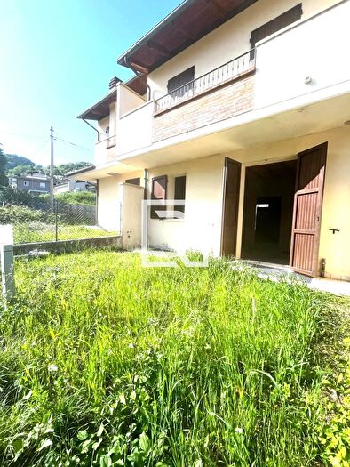 Casa quadrilocale in vendita in Via XXX Aprile Mercato Saraceno, Mercato Saraceno