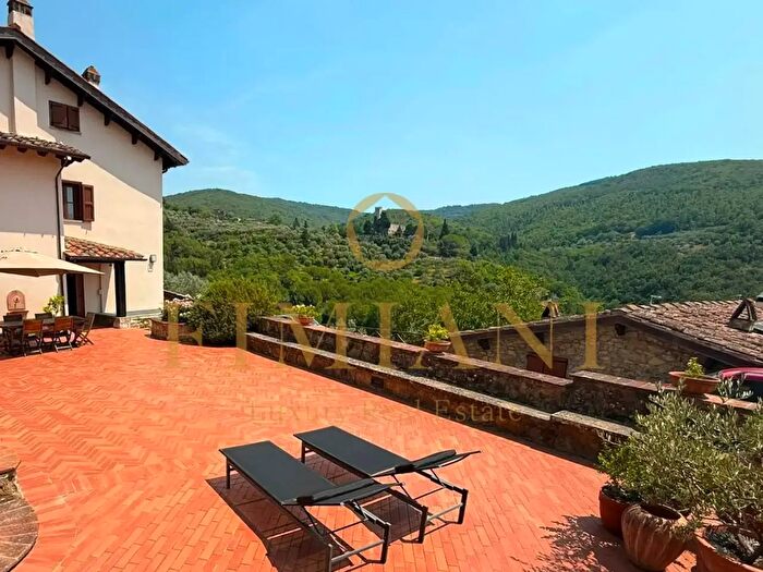 Casa con 8 locali in vendita in Via Alta di Legri, Calenzano