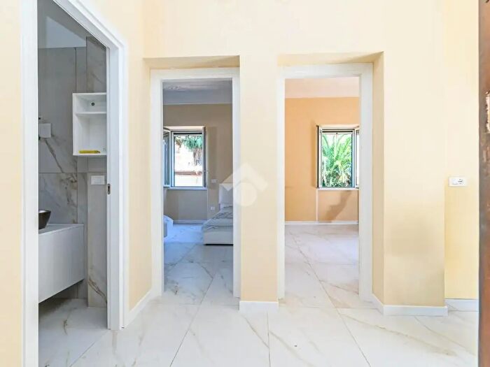 Appartamento trilocale in vendita in Via Ugo da Porta Ravegnana, Roma