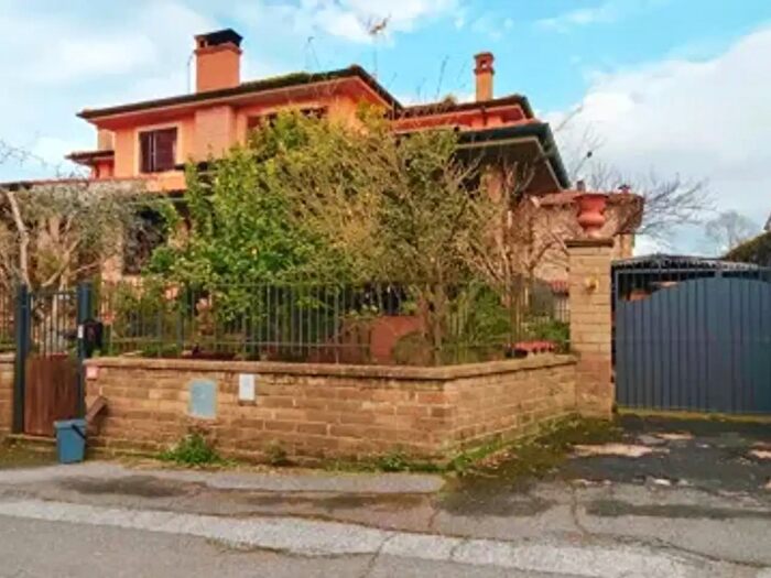 Casa con 6 locali in vendita in Via Allumiere, Manziana