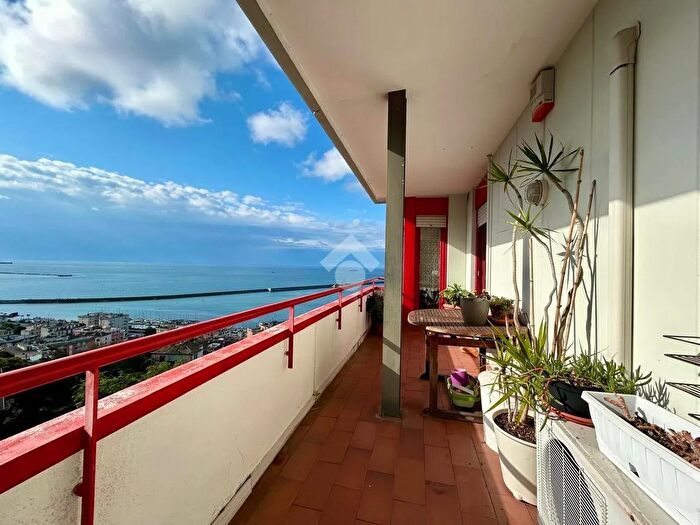 Appartamento quadrilocale in vendita in Via Giuseppe Ungaretti, Genova