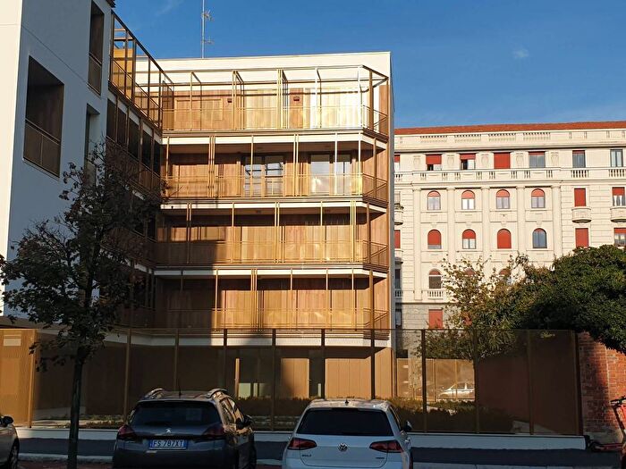 Appartamento trilocale in affitto in Via Monte Rosa, Monte Rosa Lotto, Milano