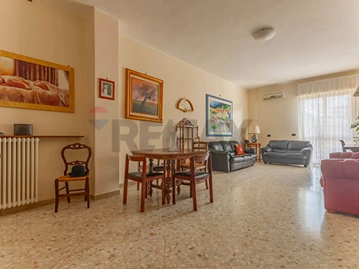 Appartamento quadrilocale in vendita in Via Napoli, Bari