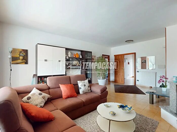 Appartamento quadrilocale in vendita in Via Eugenio Montale, Aversa