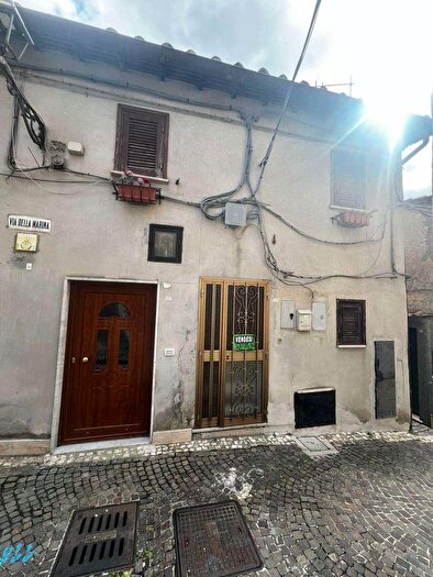 Appartamento trilocale in vendita in Via della Marina, Rocca Massima