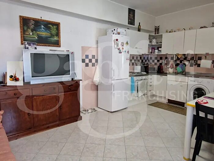 Appartamento trilocale in affitto in Via Garigliano, Nettuno