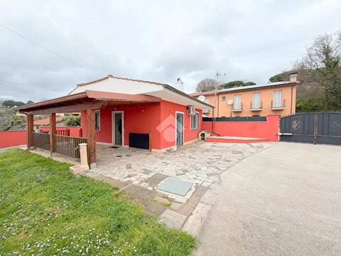 Casa bilocale in vendita in Via dei Laghi, Velletri