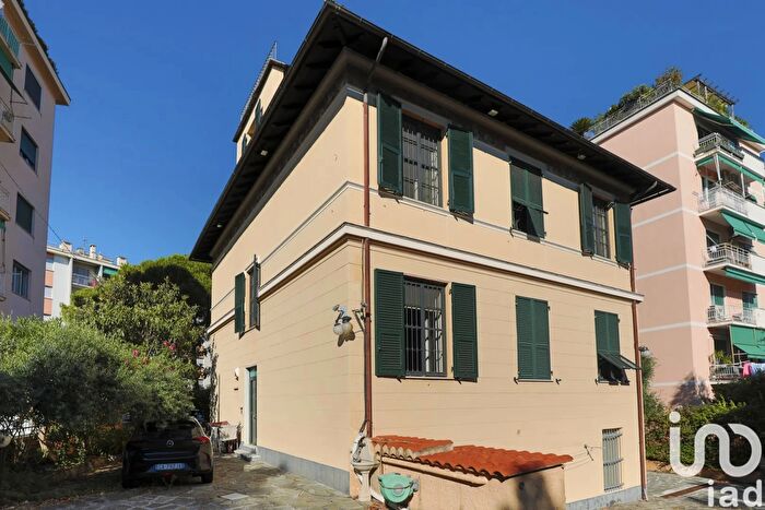 Appartamento con 7 locali in vendita in Via Acerbi, Genova