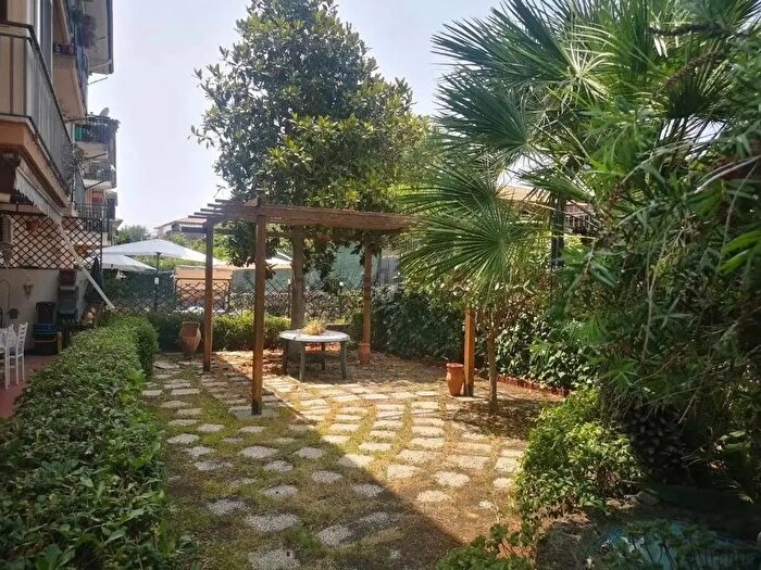Appartamento trilocale in vendita in Via Francesco Caracciolo, Mascalucia