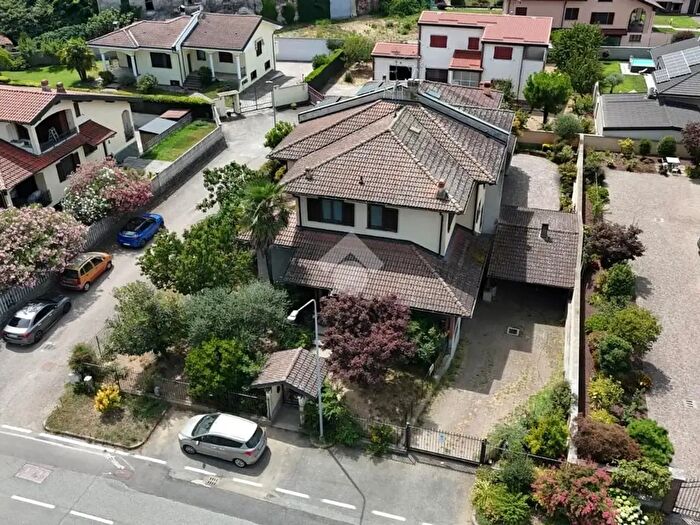Casa quadrilocale in vendita in Via Roma, Sozzago