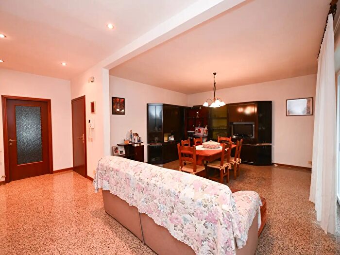 Appartamento con 6 locali in vendita in Campogalliano