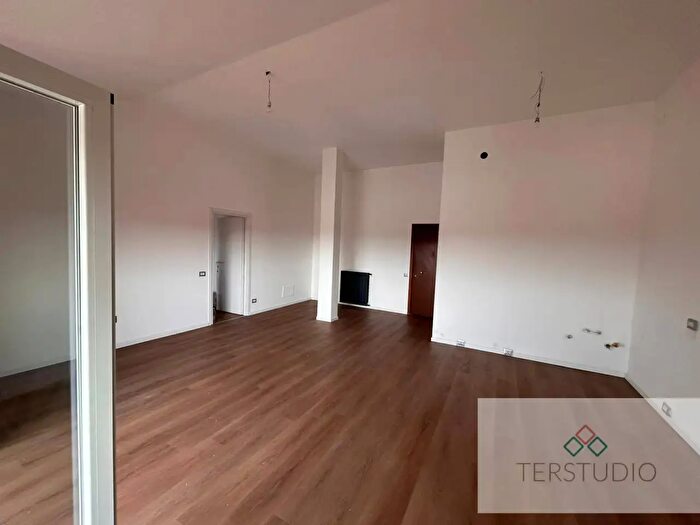 Appartamento trilocale in vendita in Via Raffaello Sanzio Snc, Ambivere