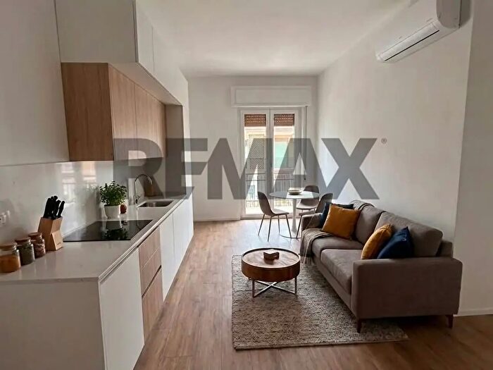 Appartamento quadrilocale in vendita in Via Rosolini, Siracusa