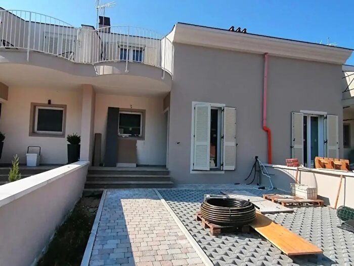 Casa con 5 locali in vendita in Santa Maria A Monte