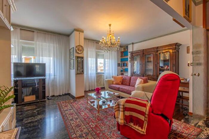 Appartamento trilocale in vendita in Via Regina Margherita, Bordighera