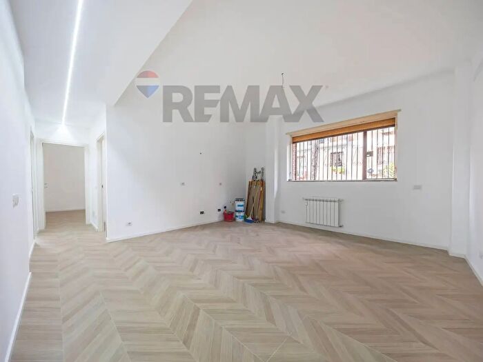 Appartamento trilocale in vendita in Via Carlo Fadda, Roma