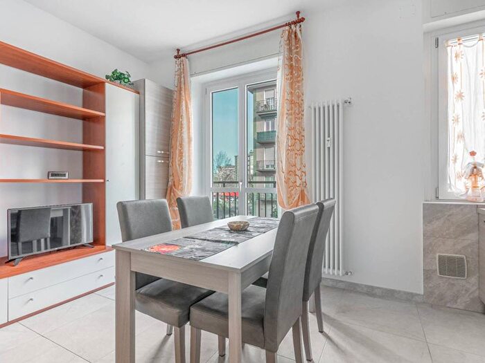 Appartamento bilocale in affitto in Via Santa Monica, Prato Centenaro, Milano