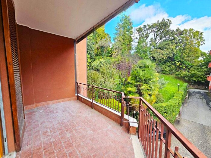 Appartamento quadrilocale in affitto in Via Francesco Crispi, Brunella, Varese