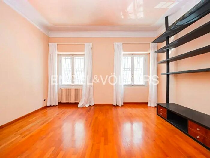Appartamento con 6 locali in vendita in Via Ciro Menotti, Firenze